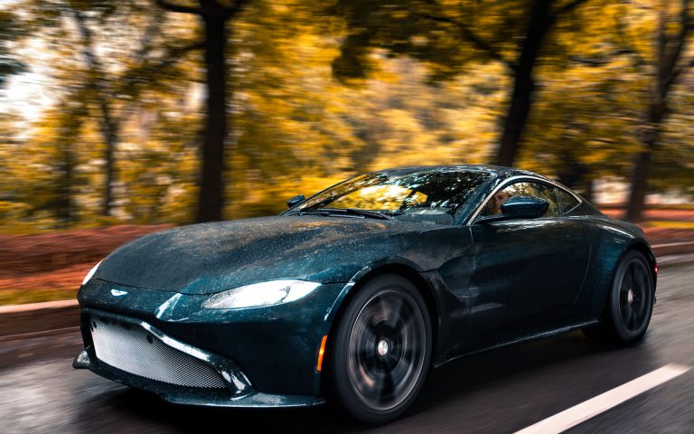 comment-contacter-Aston-Martin.j